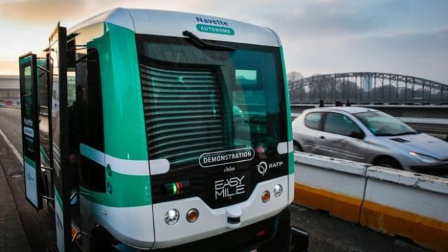 В Парижі запрацювали перші безпілотні електроавтобуси