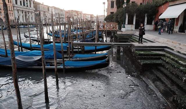 Фотограф показав Венецію під час відливу - фото 131302