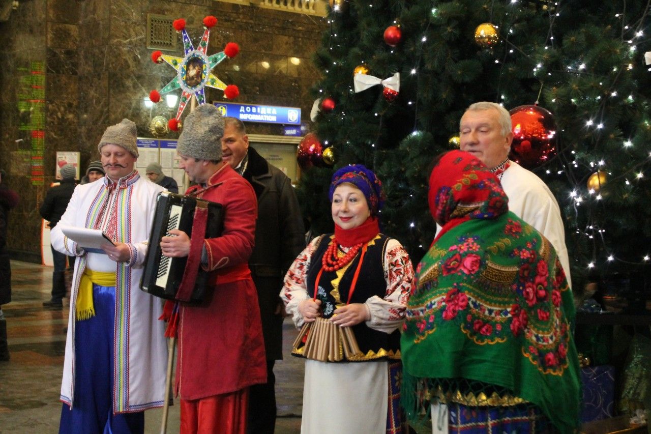 На київському вокзалі залунали колядки та щедрівки