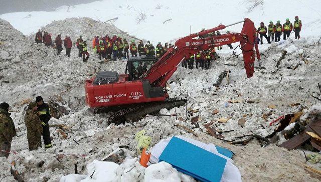В Італії знайшли тіла 2 останніх жертв сходження лавини на готель - фото 1