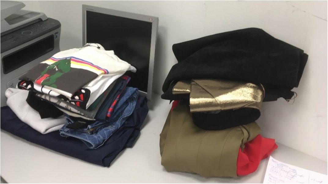 "Модниця" везла контрабандою з Парижа одягу на півмільйона