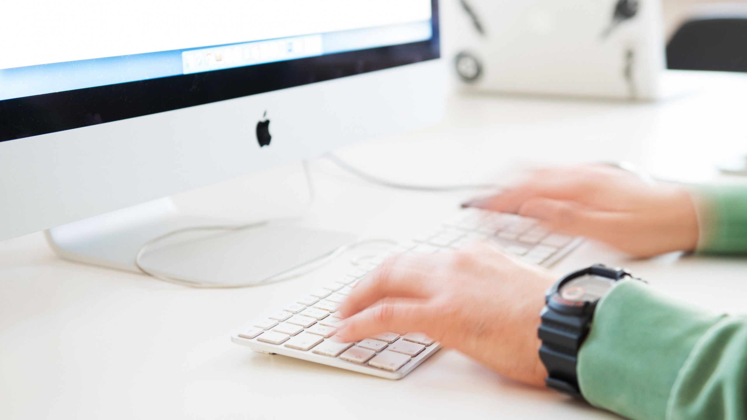 Науковці розповіли, для чого люди користуються соцмережами