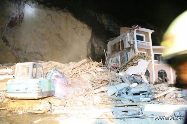 У Китаї є жертви внаслідок зсуву готелю: з'явилися фото - фото 135654