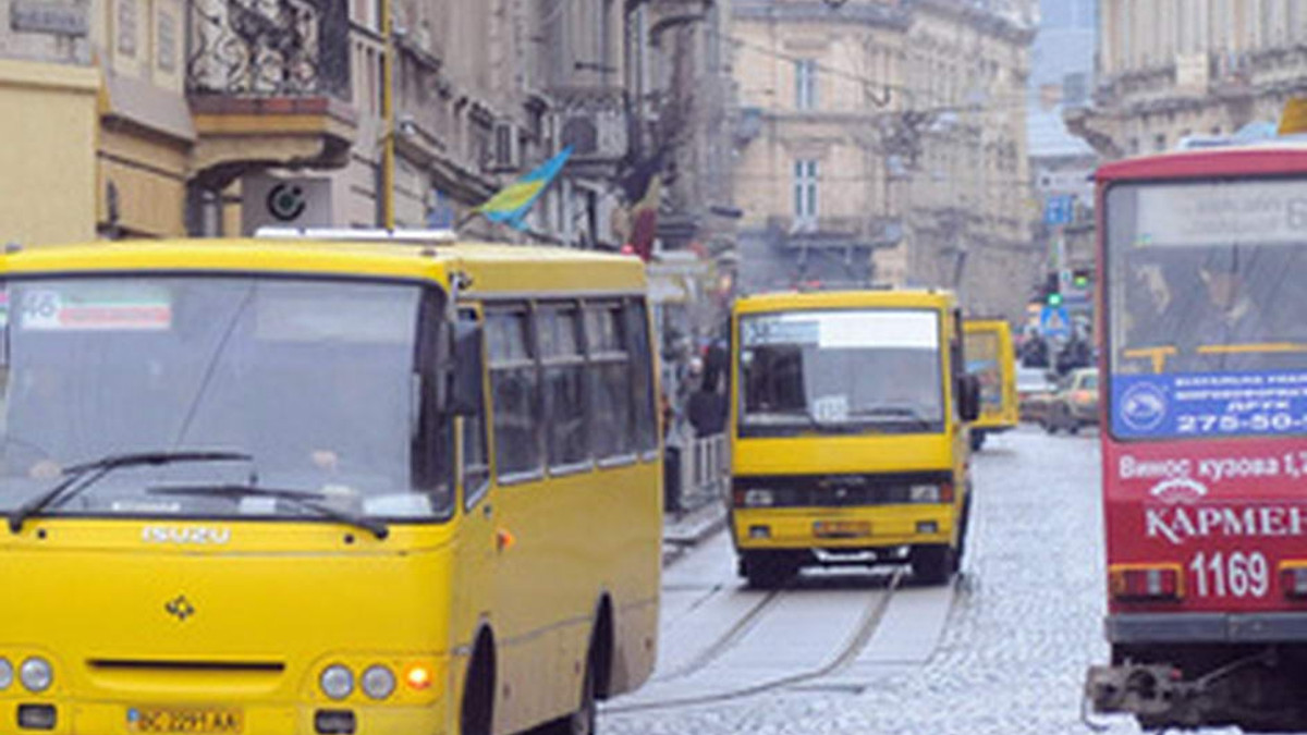 У Львові на рейси не виїхало 80% автобусів - фото 1