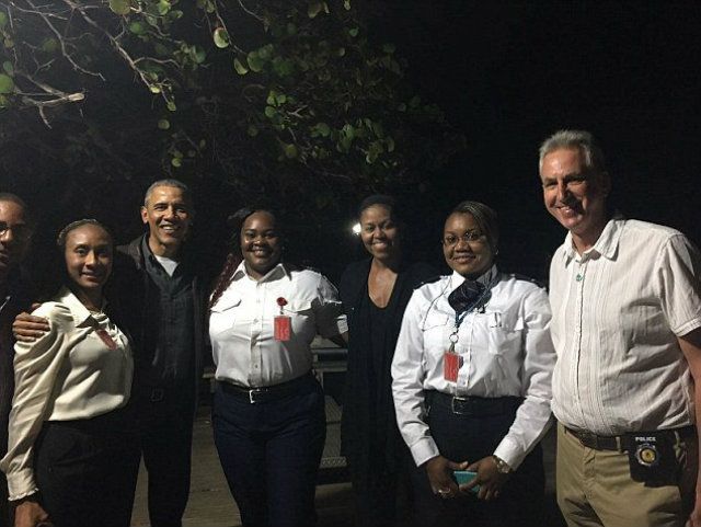 ЗМІ помітили Обаму з дружиною на острові британського мільярдера - фото 136508