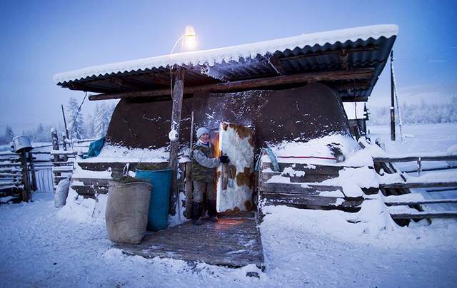 Як виглядає життя у найхолоднішому селі у світі - фото 135379