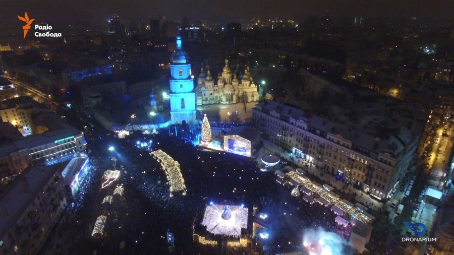 Як виглядає новорічний Київ з висоти пташиного польоту: ефектне відео