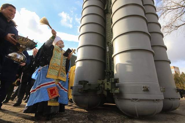 РосЗМІ опублікували фото комплексу С-400 в Криму - фото 134229
