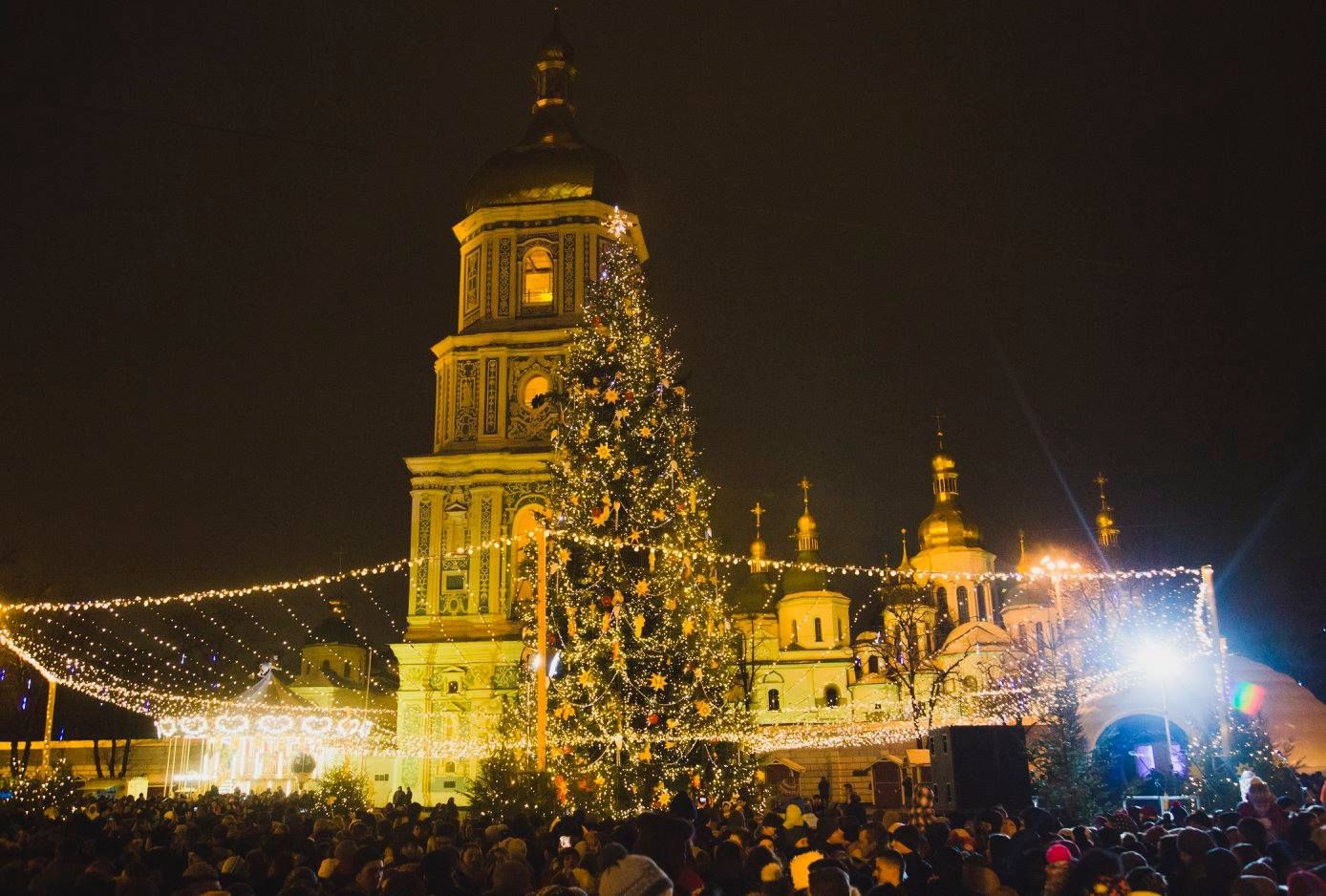 Головну ялинку країни розпиляють на сувеніри