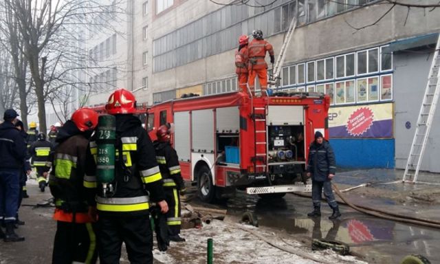 У Львові горіла будівля заводу "Електрон"