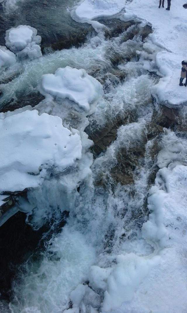 На Івано-Франківщині замерз популярний серед туристів водоспад 
 - фото 133664