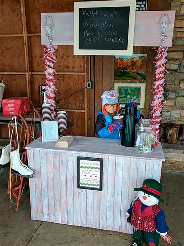 Хлопчик з раком нирок продає какао, щоб допомогти іншим дітям - фото 131900