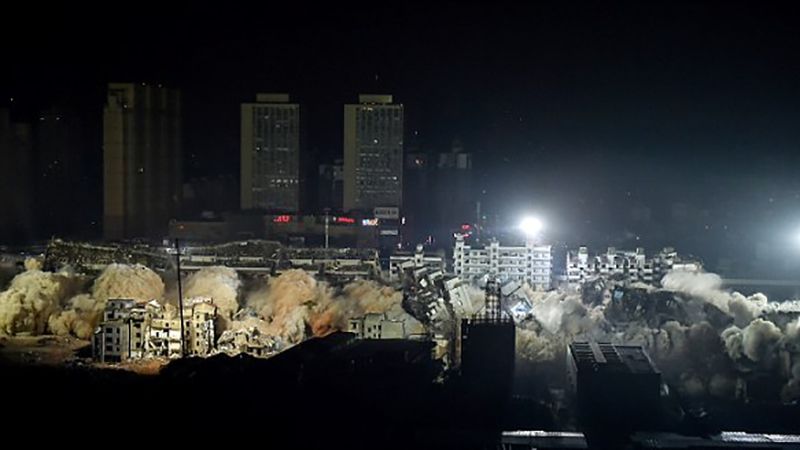 19 будинків підірвали за 10 секунд: видовищне відео