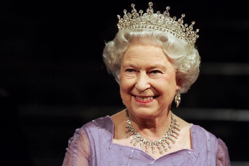Російські ЗМІ повідомили про "смерть" королеви Єлизавети ІІ: фотофакт