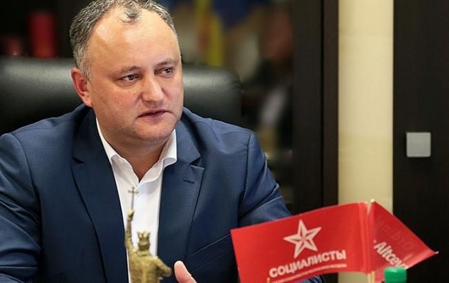 Колишній президент Румунії подав на Додона до суду