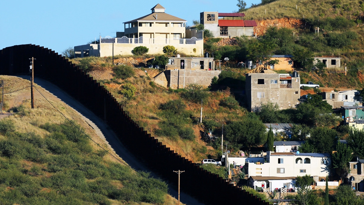 Як зараз виглядає кордон між США і Мексикою - фото 1