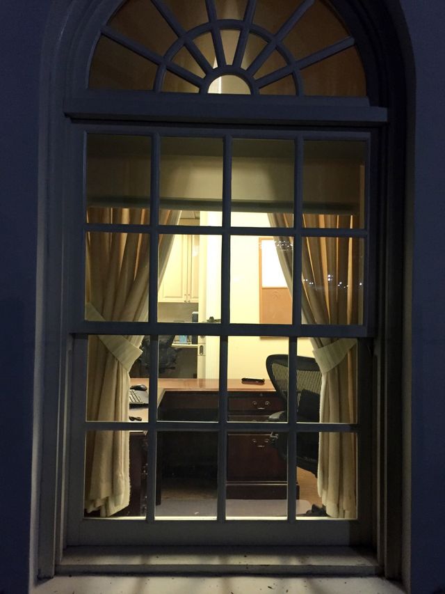 З’явилися фото спустошеного Білого дому - фото 135429