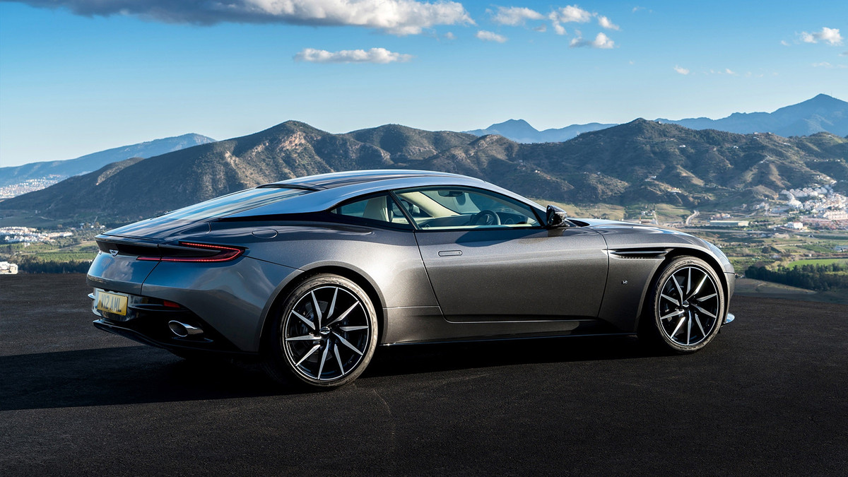 Aston Martin - фото 1