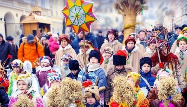 Прем'єр привітав українців із Різдвом