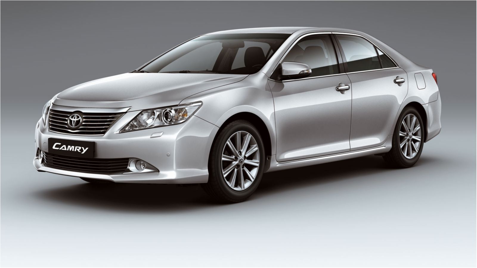 Toyota Camry - фото 1