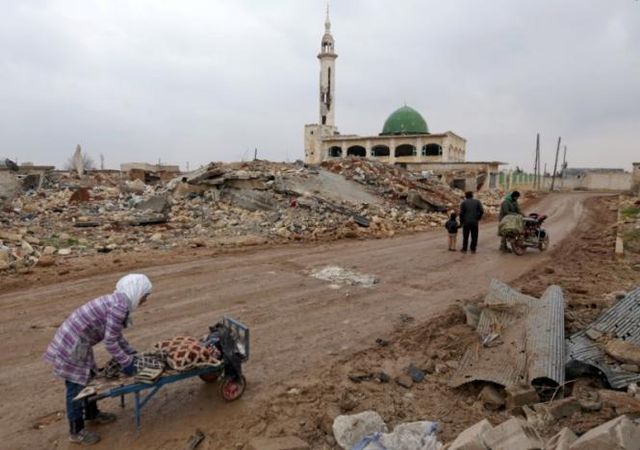 Тисячі сирійців повертаються в зруйноване Алеппо - фото 131640
