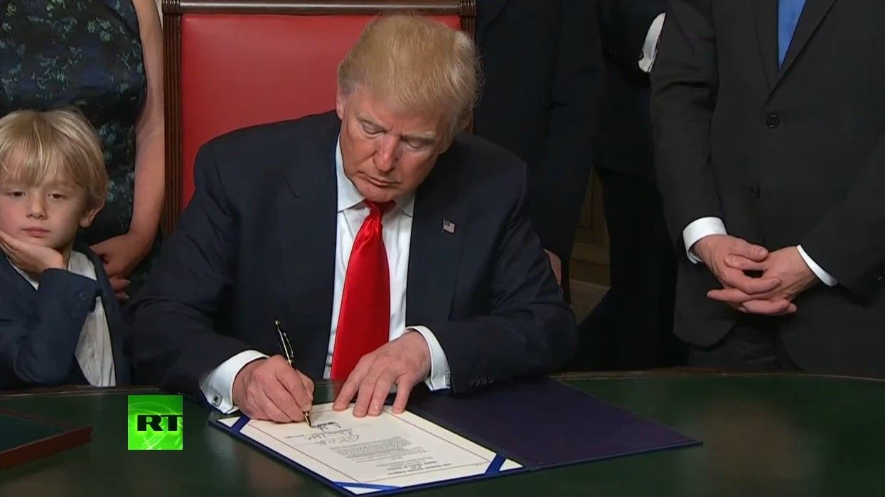 Трамп видав указ про початок скасування Obamacare - фото 1