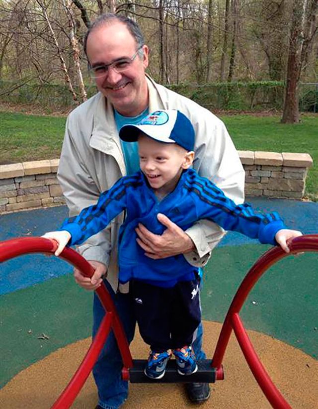 Хлопчик з раком нирок продає какао, щоб допомогти іншим дітям - фото 131898