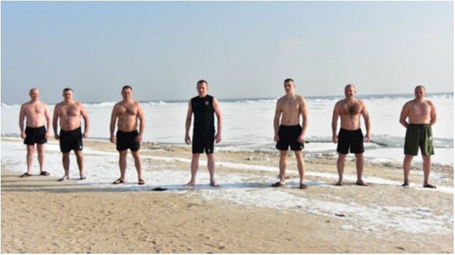 Донецькі копи віджалися на березі моря: потужне відео