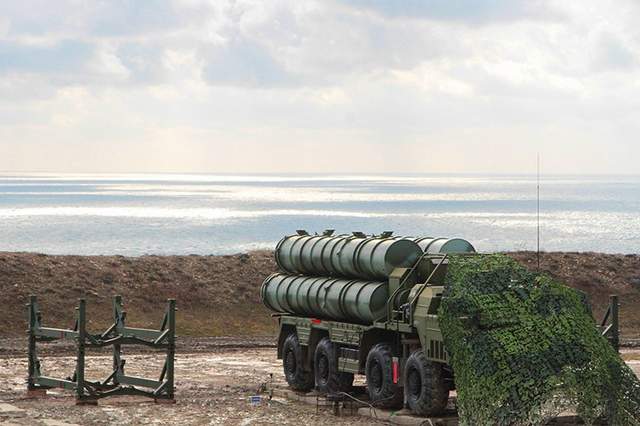 РосЗМІ опублікували фото комплексу С-400 в Криму - фото 134234