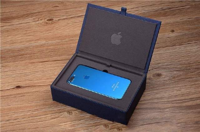 З'явилися фото iPhone 7 у блакитному кольорі
 - фото 131271