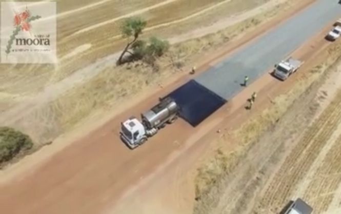 Як укладають асфальт в Австралії: мережу підкорило ефектне відео