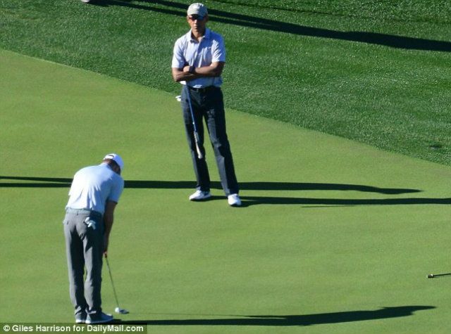 Як Обама провів перший день відпустки - фото 135835