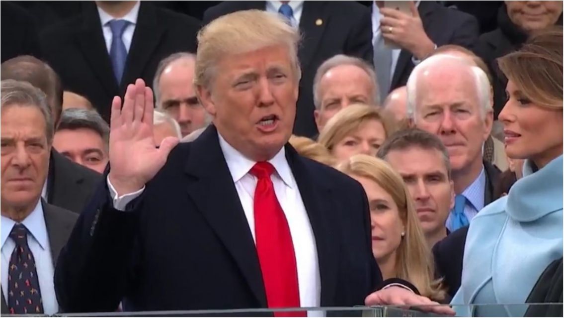 Трамп склав присягу і офіційно став 45-м президентом США