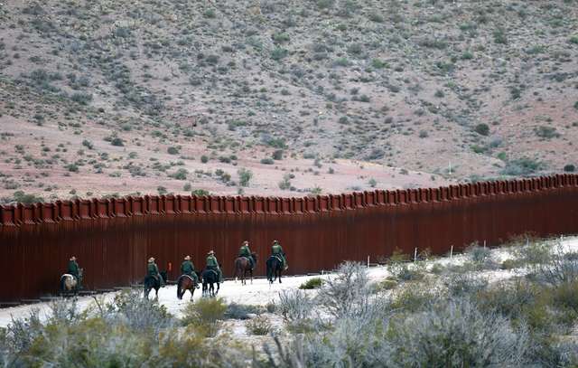 Як зараз виглядає кордон між США і Мексикою - фото 137129