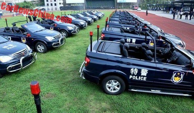 Китайські копи їздитимуть на кабріолетах - фото 131331