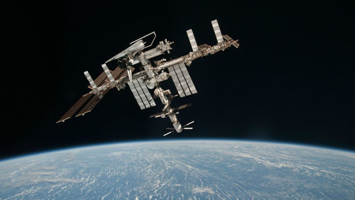 Космонавт показує побут на МКС за допомогою Instagram - фото 1