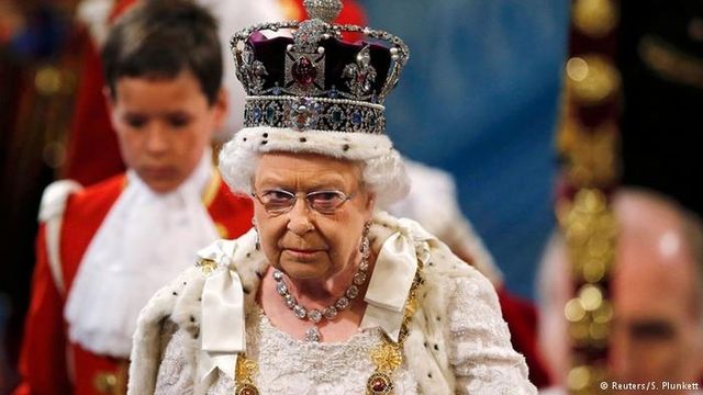 Вишукана елегантність: як виглядає гардероб королеви Єлизавети II - фото 145396