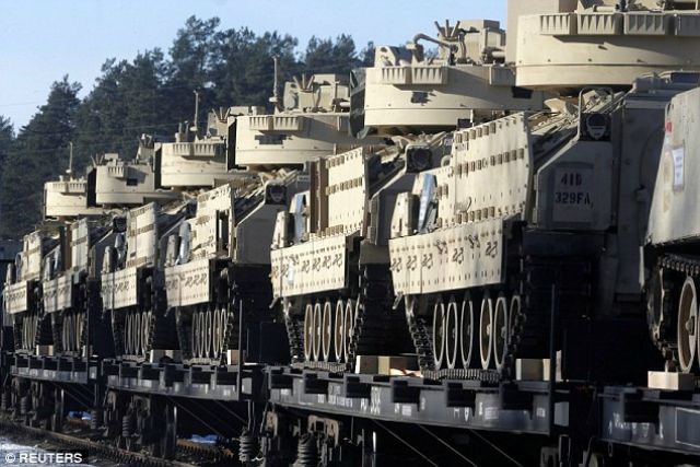 Перша партія американських танків прибула до Латвії: з'явилися фото - фото 140853