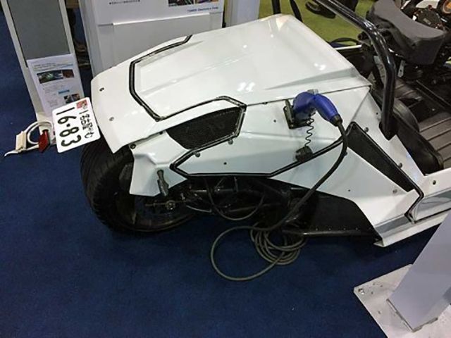 Toyota представила триколісний електрокар - фото 141832