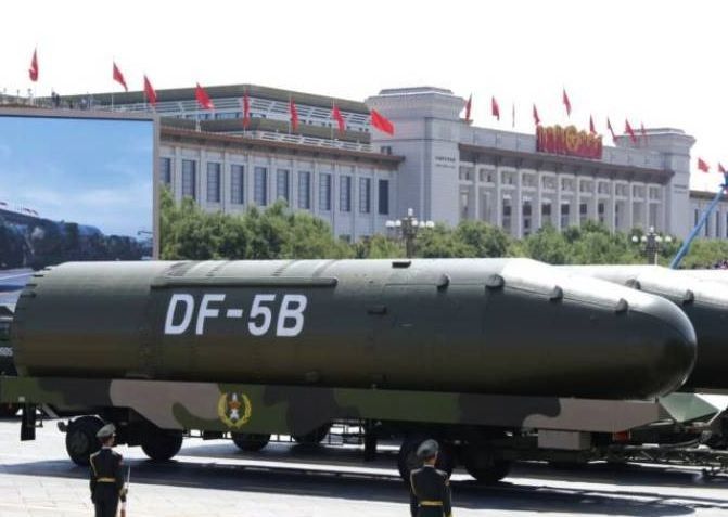 Китай випробував балістичну ракету з десятьма боєголовками