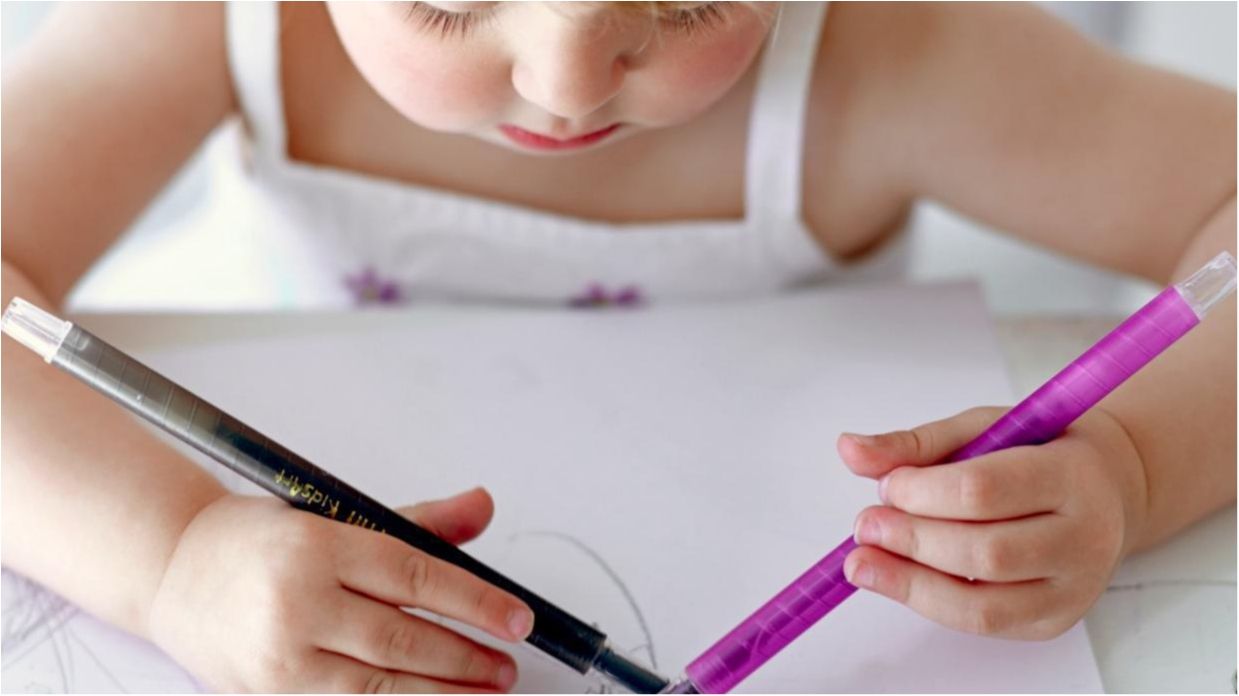 Коли людина вирішує бути правшою чи лівшою?