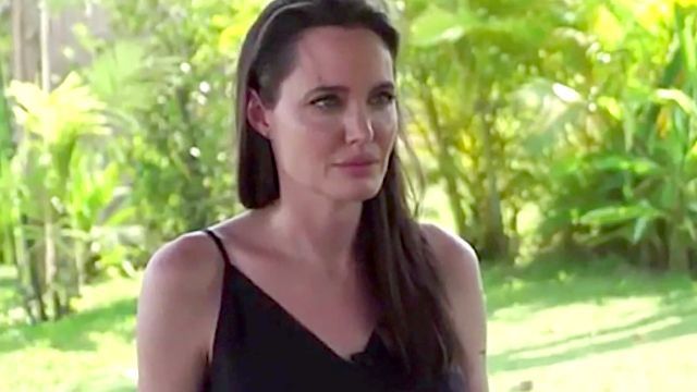 Джолі зі сльозами на очах розповіла про Пітта