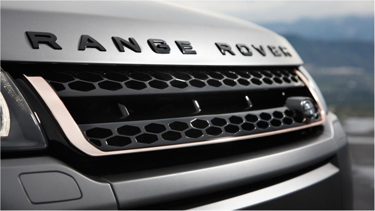 Range Rover показав перші знімки нового кросовера