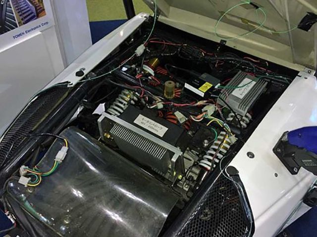 Toyota представила триколісний електрокар - фото 141833