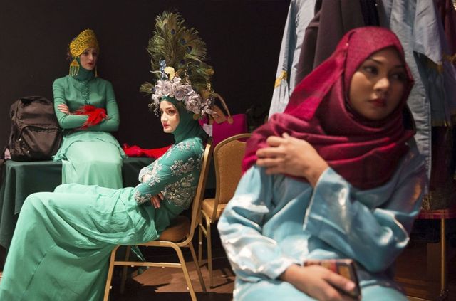 Як виглядають мусульманські конкурси краси: ефектні фото - фото 145781