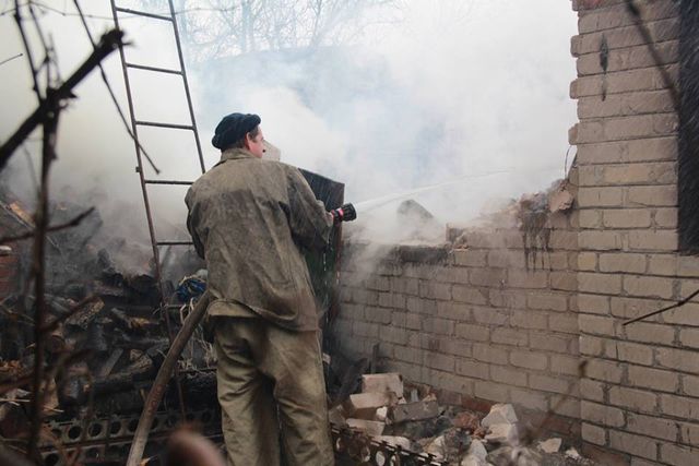 Авдіївка у вогні: опубліковано моторошні фото наслідків нічного обстрілу міста - фото 146289