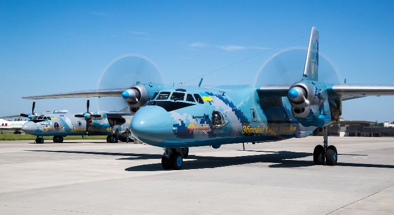 Кораблі РФ обстріляли український Ан-26 над Чорним морем