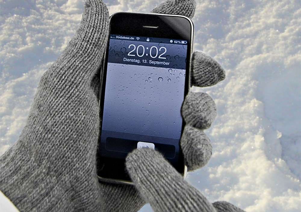 Смартфон розряджається на морозі. Що робити?