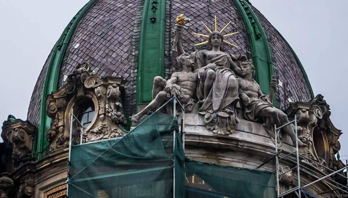 Львівська "Статуя Свободи" з висоти пташиного польоту: ефектне відео