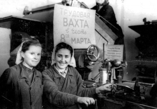 Вихідного 8 березня не буде. А що замість нього?